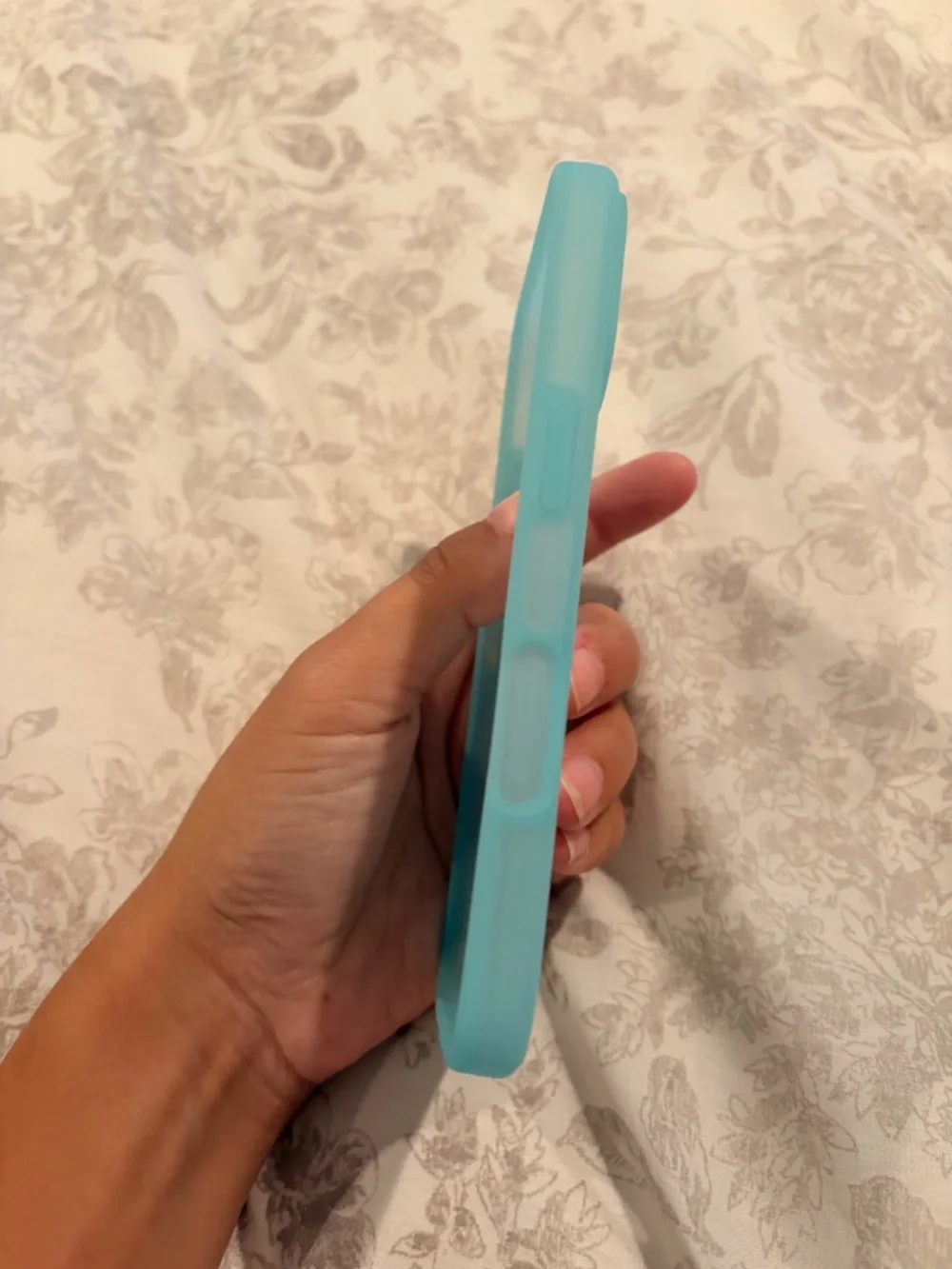 Baby blue iPhone 17 case